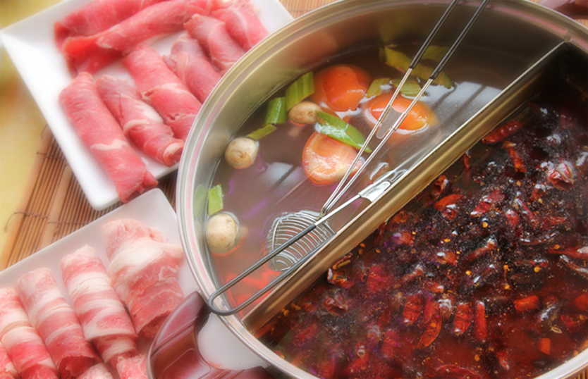 Hot Boiling Pot with Beef and Pork for cooking at table. 热沸水锅中与牛肉和猪肉在餐桌烹饪